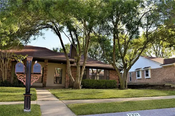 2332 Chestnut Way, Bedford, TX 76022
