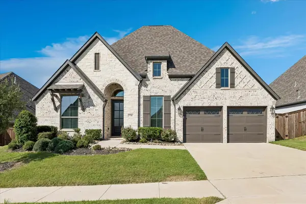 5708 Lake Jackson Drive, Fort Worth, TX 76126