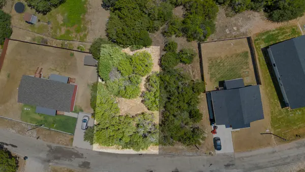 2513 Creekview Drive, Granbury, TX 76048