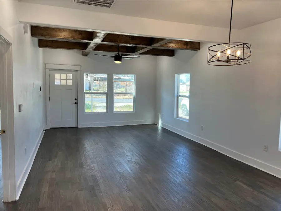 825 Texas Street, Graham, TX 76450 - #3