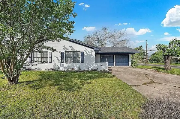 300 S Joyce Street, Lacy Lakeview, TX 76705
