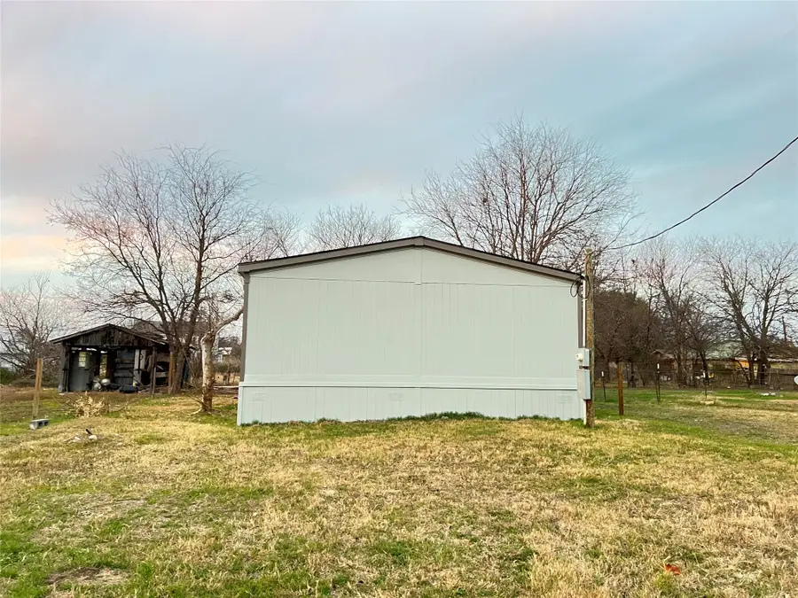 197 E Sweden Street, Walnut Springs, TX 76690 - #2