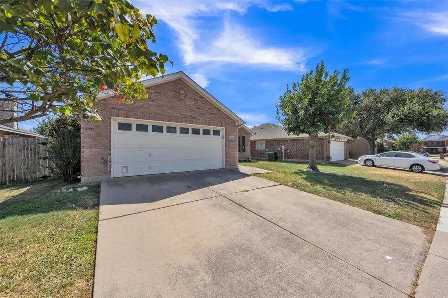 808 Flamingo Drive, Saginaw, TX 76131 - #2