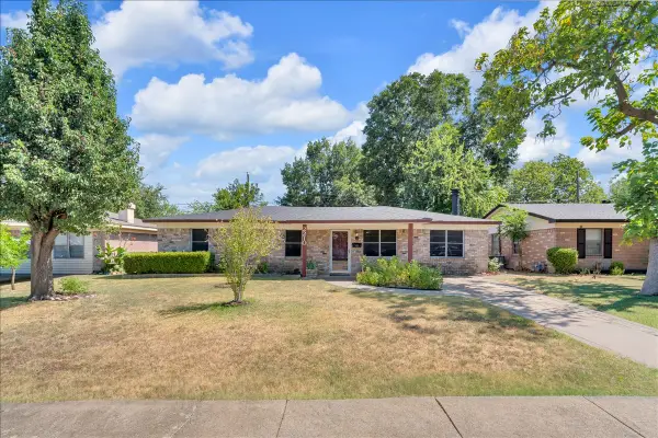 2210 Starlite Lane, Irving, TX 75061