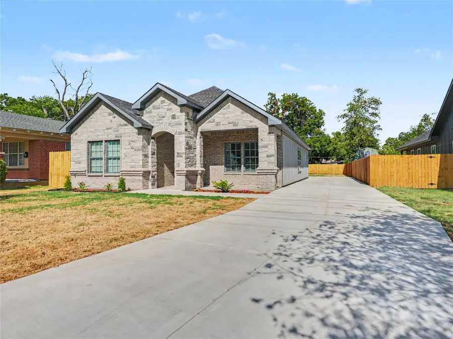 821 S Ayers Avenue, Fort Worth, TX 76103 - #2