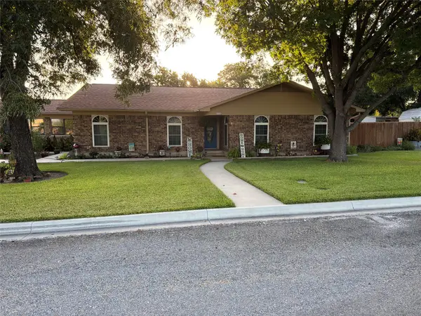 1712 N Reynolds Street, Goldthwaite, TX 76844