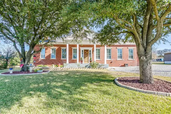 817 N Church Street, Pilot Point, TX 76258