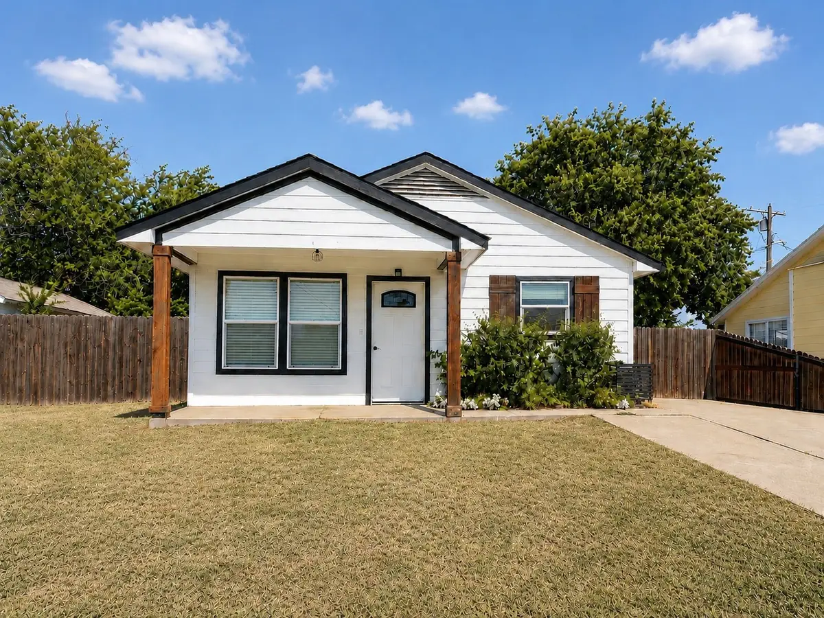 106 Raymond Street, Bowie, TX 76230 - #1