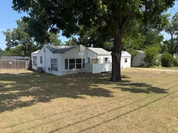 3815 Beverly Drive, Beverly Hills, TX 76711