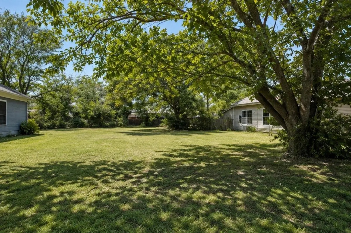 110 S Mills Street, West, TX 76691 - #1