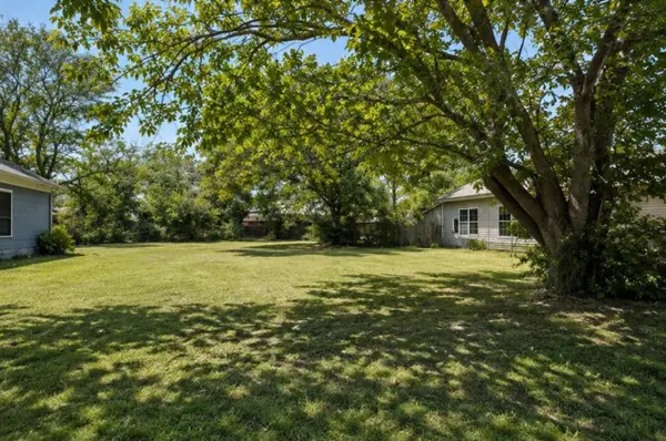 110 S Mills Street, West, TX 76691