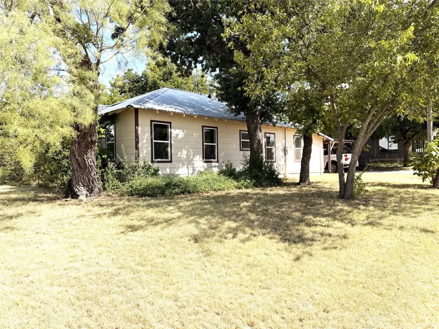 712 W Main Street, Eastland, TX 76448 - #3