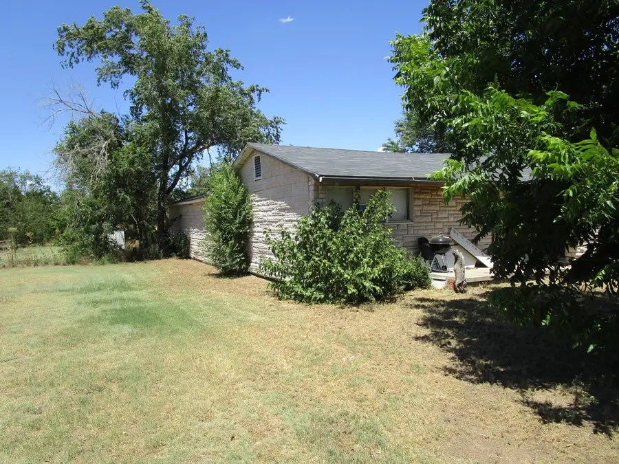 109 E 14th Street, Quanah, TX 79252 - #2
