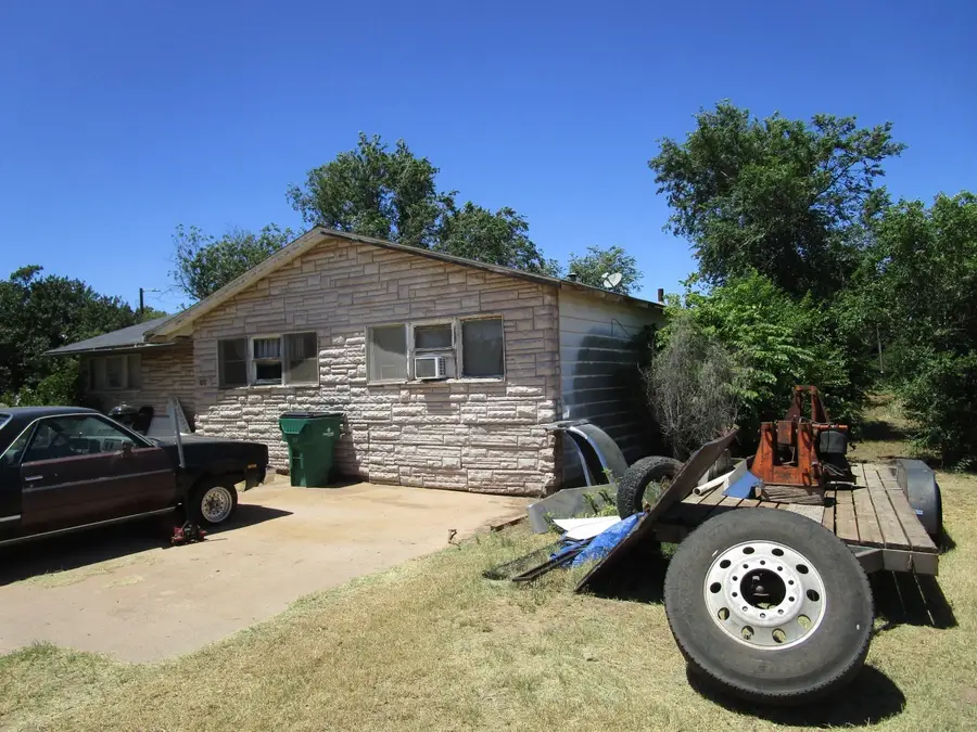 109 E 14th Street, Quanah, TX 79252 - #3