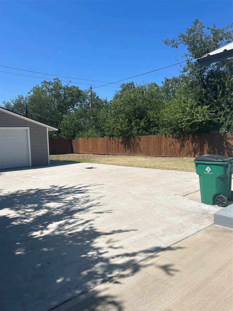 407 W Hamilton Street, Olney, TX 76374 - #3
