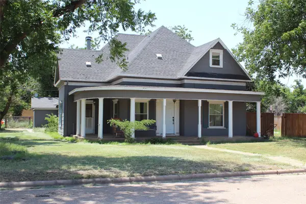 461 S 9th Avenue, Munday, TX 76371