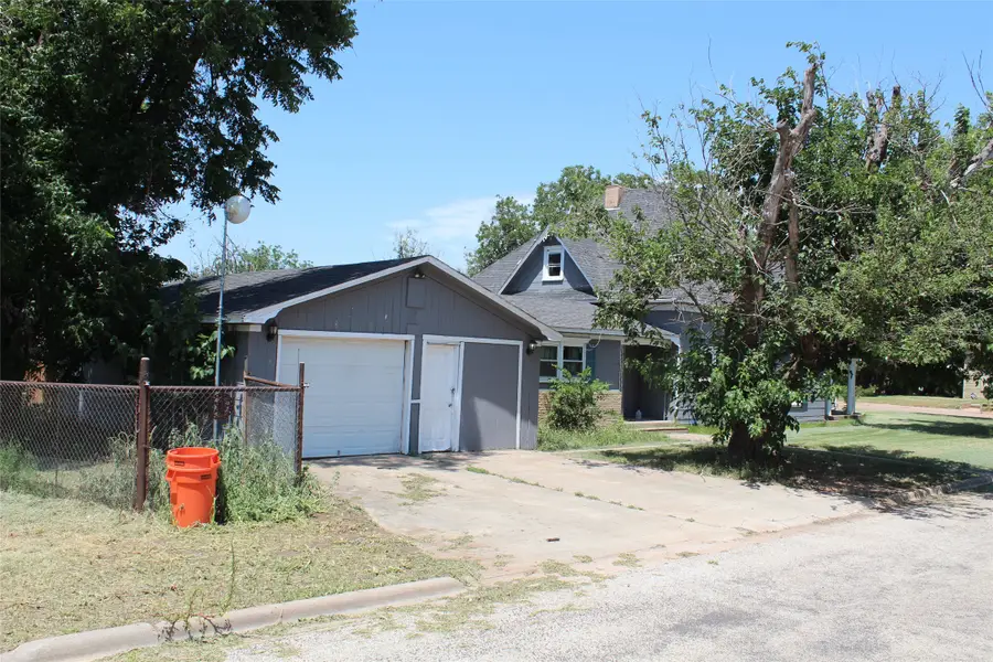 461 S 9th Avenue, Munday, TX 76371 - #3