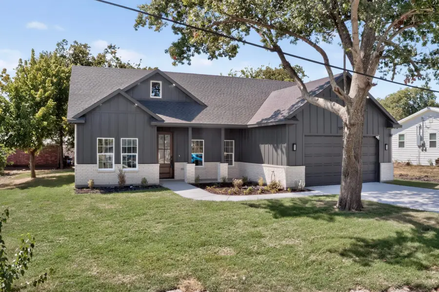 707 W Turner Street, Wolfe City, TX 75496 - #2