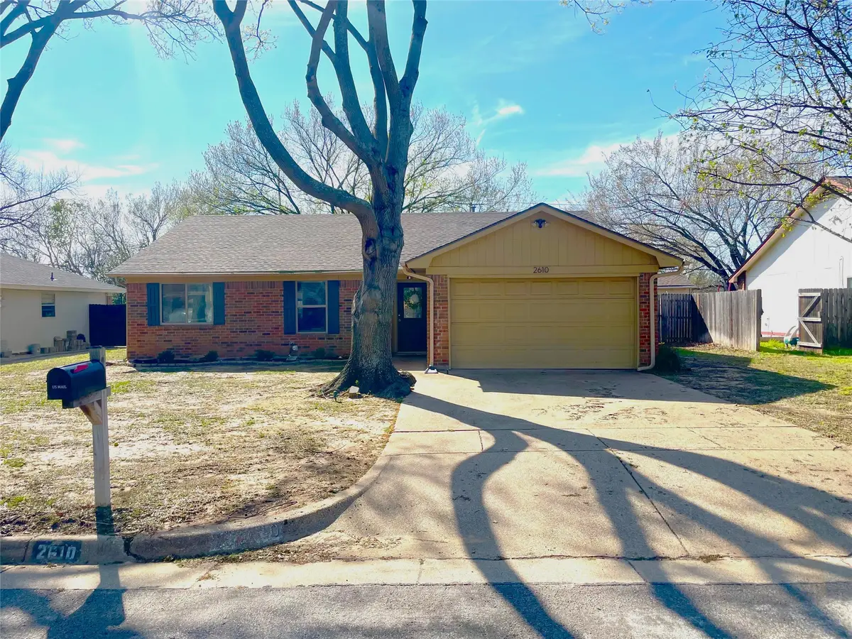2610 N Casa Blanca Court, Arlington, TX 76015 - #1