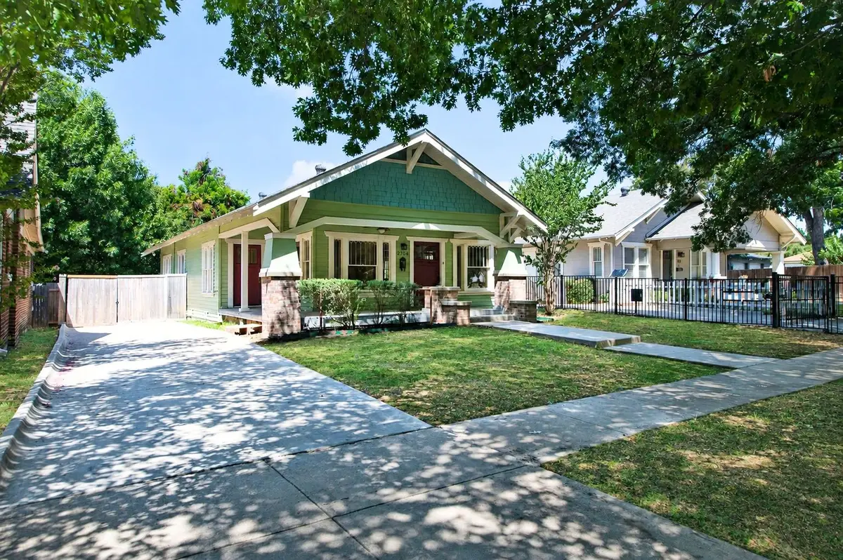 2704 College Avenue, Fort Worth, TX 76110 - #1
