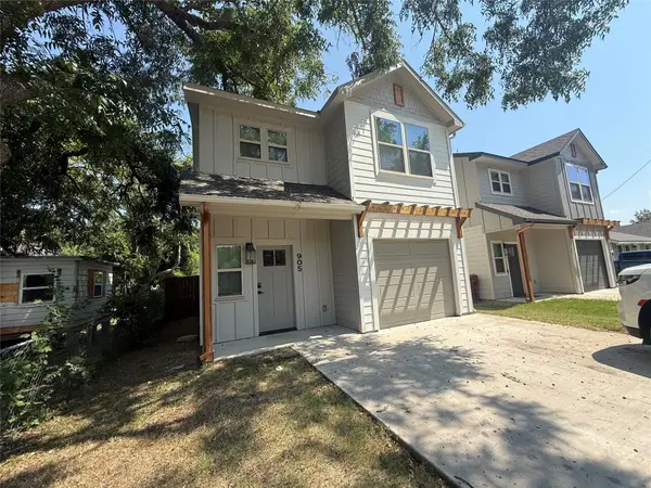 905 E 10th Street, Bonham, TX 75418
