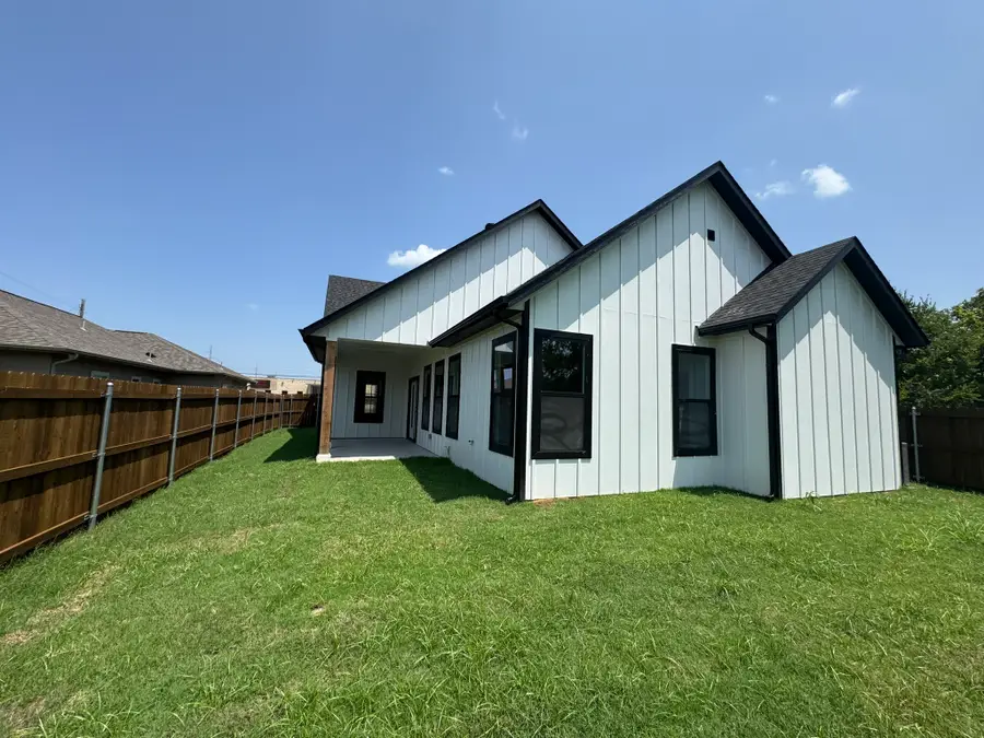 4911 Lee Street, Greenville, TX 75401 - #2