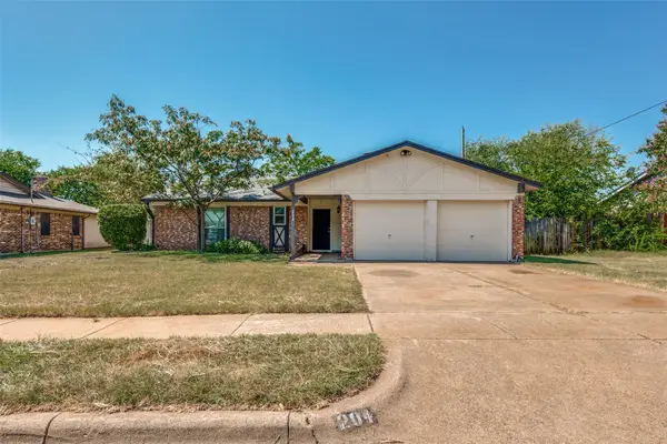 204 E Cunningham Avenue, Crowley, TX 76036