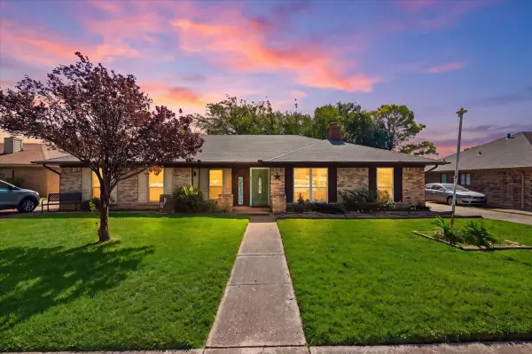 814 Rock Creek Drive, Euless, TX 76039