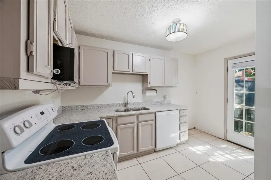 814 Rock Creek Drive, Euless, TX 76039 - #3