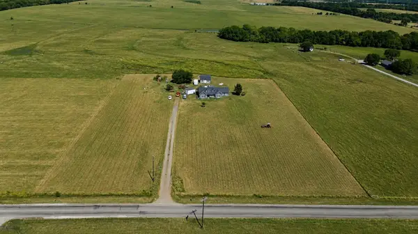 5304 E Line Road, Whitewright, TX 75491