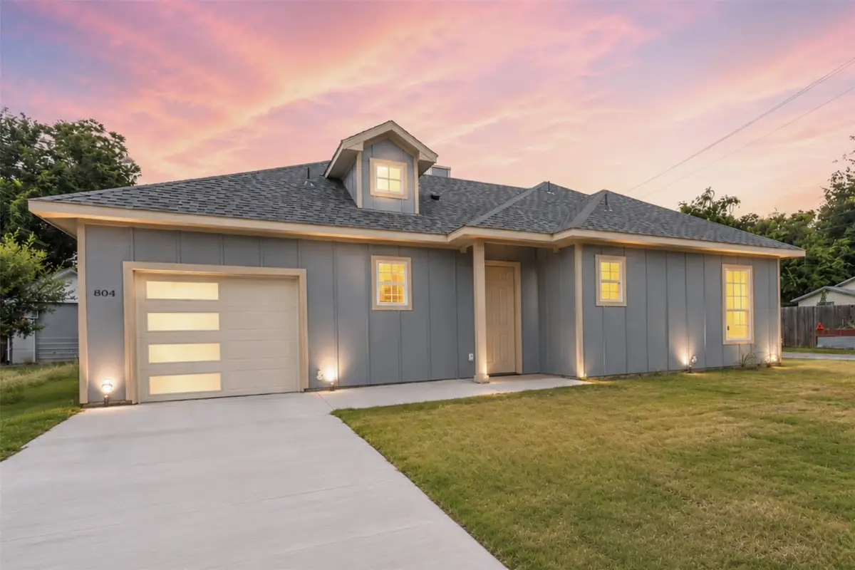 804 S 4th Street, Bonham, TX 75418 - #1
