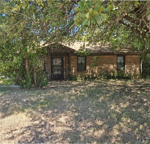 1313 E Robert Street, Fort Worth, TX 76104