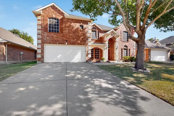 5919 Ridgeway Drive, Grand Prairie, TX 75052