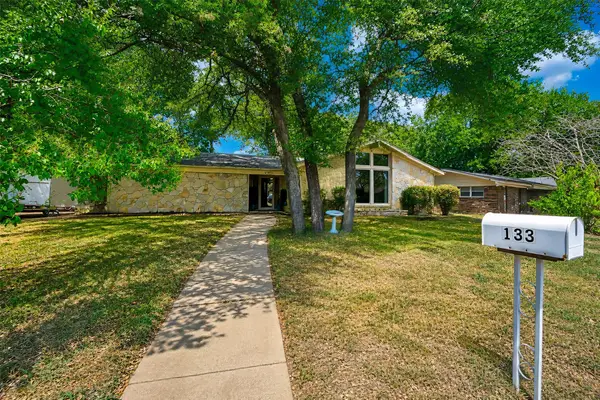 133 Oakhurst Drive, Bedford, TX 76022