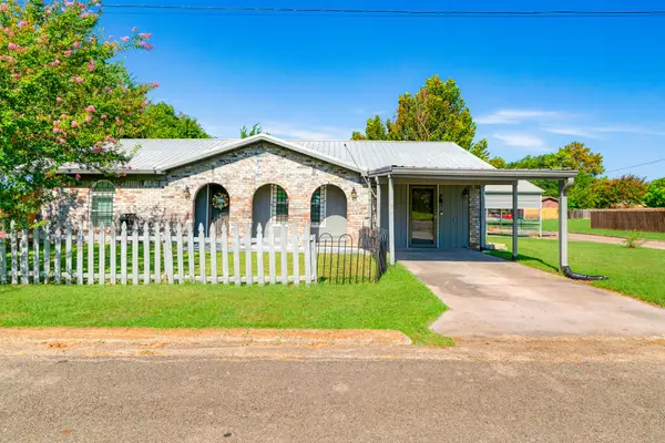 602 S Hall Street, Clarksville, TX 75426