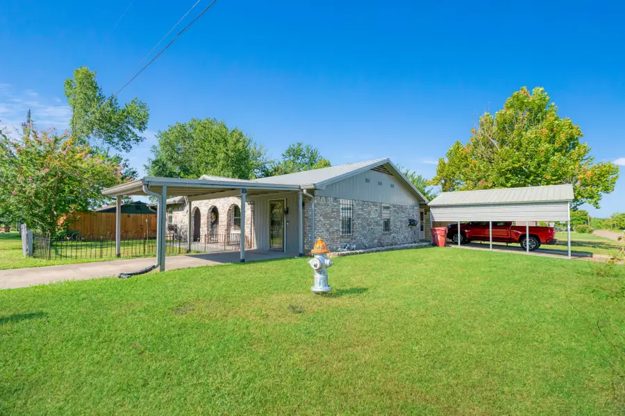 602 S Hall Street, Clarksville, TX 75426 - #3