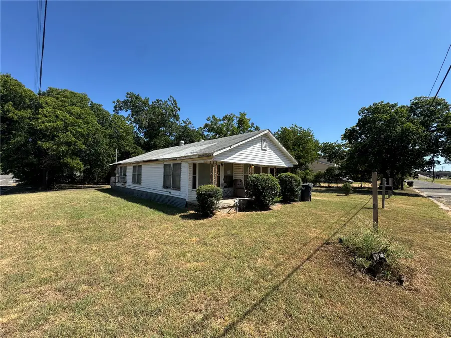 1500 E Calhoun Avenue, Waco, TX 76704 - #3