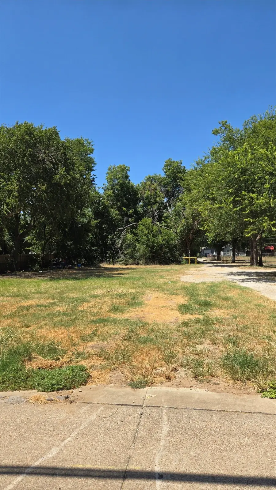 1125 E Henderson Street, Cleburne, TX 76031 - #2