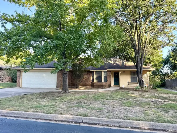 713 Owens Drive, Crowley, TX 76036