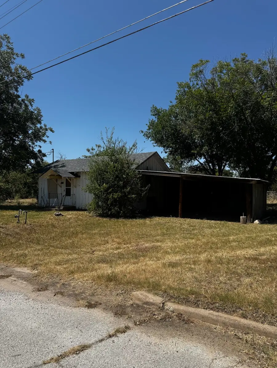 809 N Avenue F, Olney, TX 76374 - #2