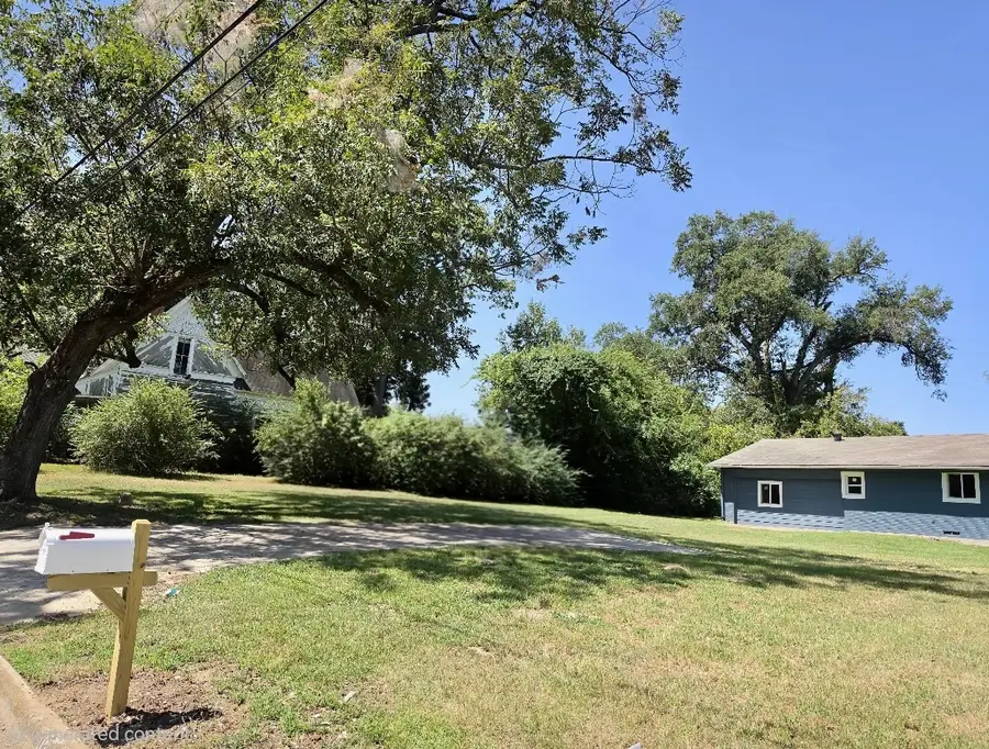 208 Miller Street, Mount Vernon, TX 75457 - #3