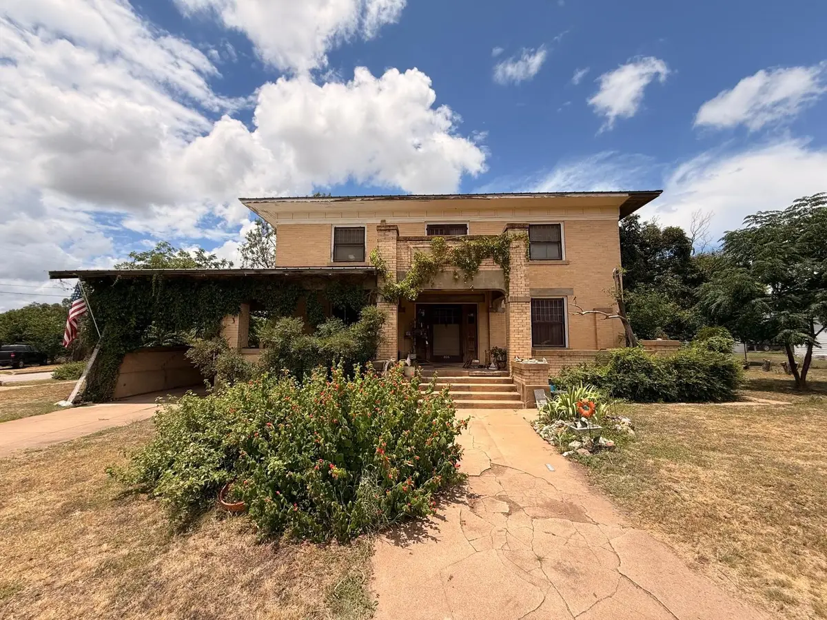 806 S Willow Street, Brady, TX 76825 - #1
