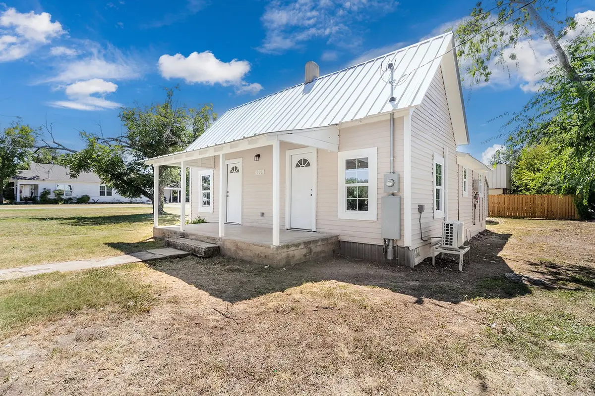 906 S Walnut, Brady, TX 76825 - #1