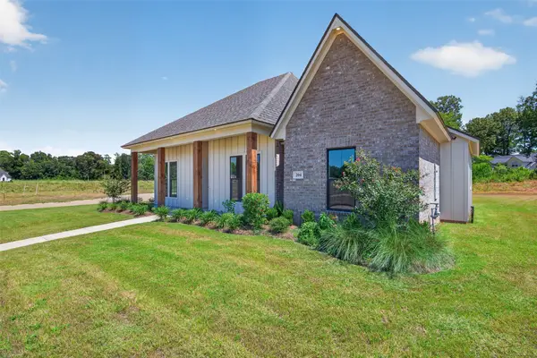 204 St Andrews Lane, Benton, LA 71006