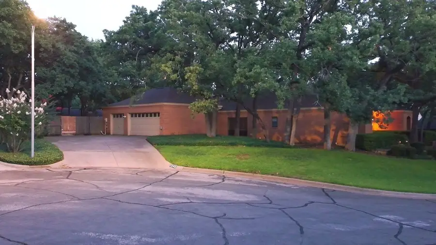 1205 Riverview Drive, Arlington, TX 76012 - #3