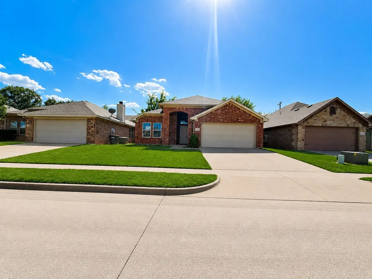 4204 Sapphire Lane, Granbury, TX 76049 - #1