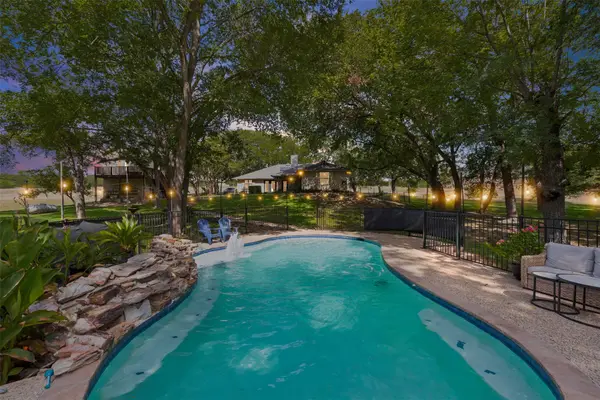 318 Ridge Creek Road, Waxahachie, TX 75167