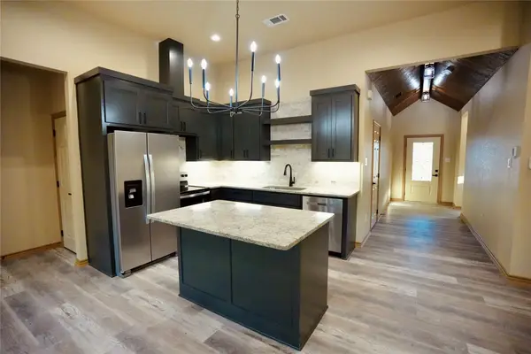 320 Summit Drive, Mineral Wells, TX 76067