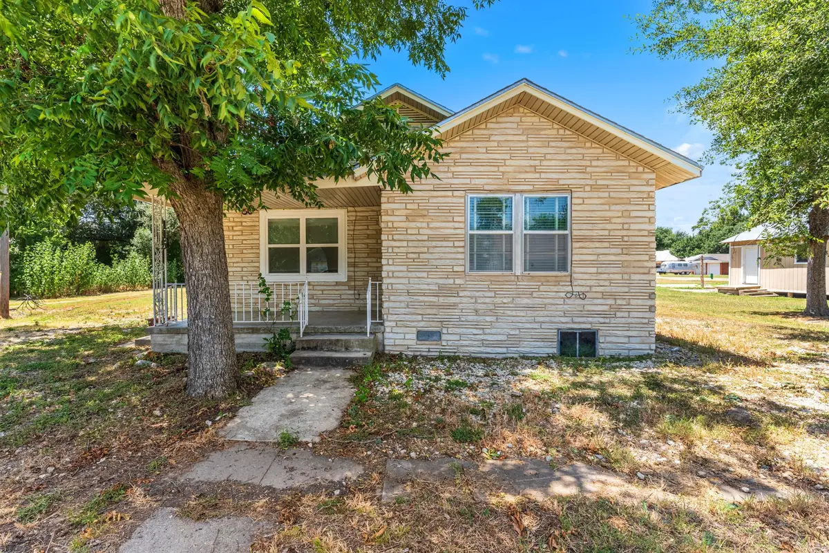 115 N College, Rosebud, TX 76570 - #1