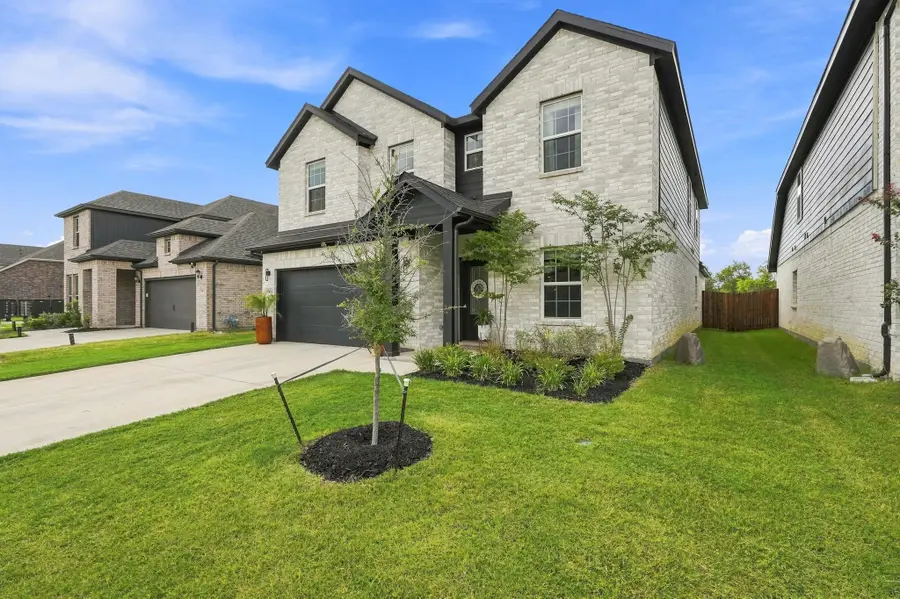 3905 Bluestem Boulevard, Justin Roanoke, TX 76226 - #2